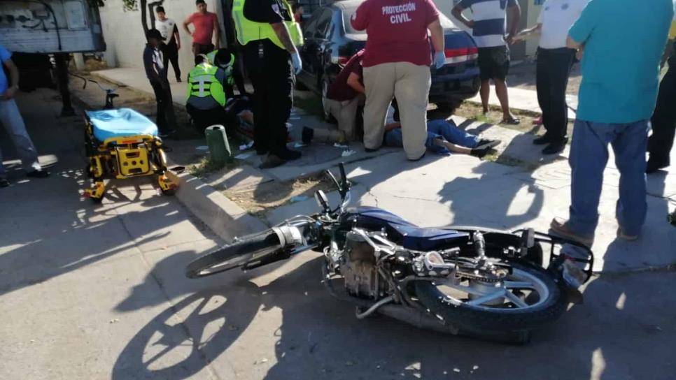 Choque entre dos motocicletas en Los Mochis deja cuatro lesionados