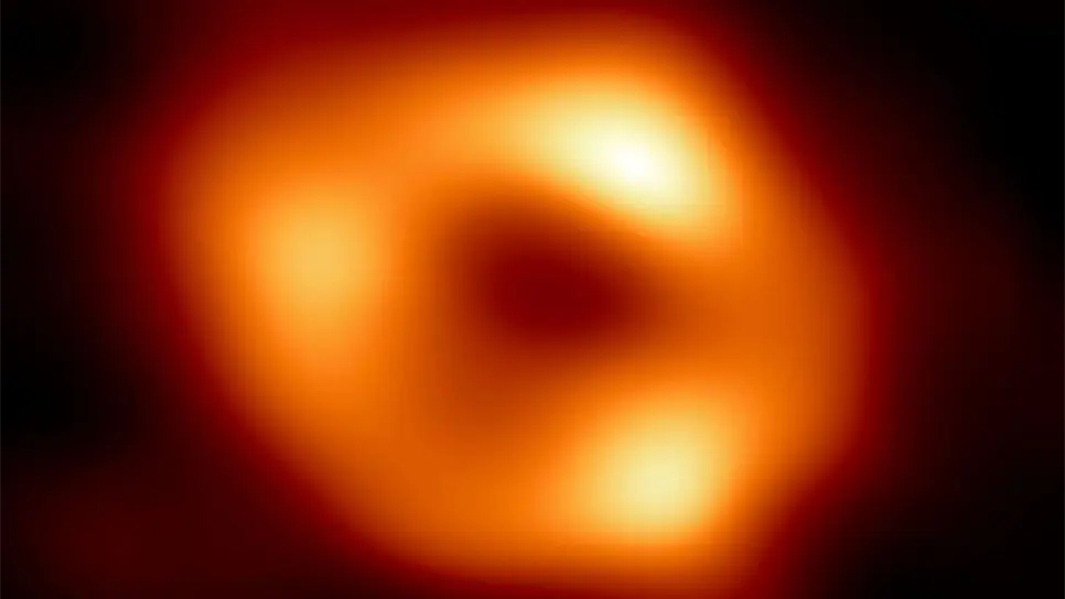 Desvelan la primera imagen del agujero negro en el corazón de la Vía Láctea