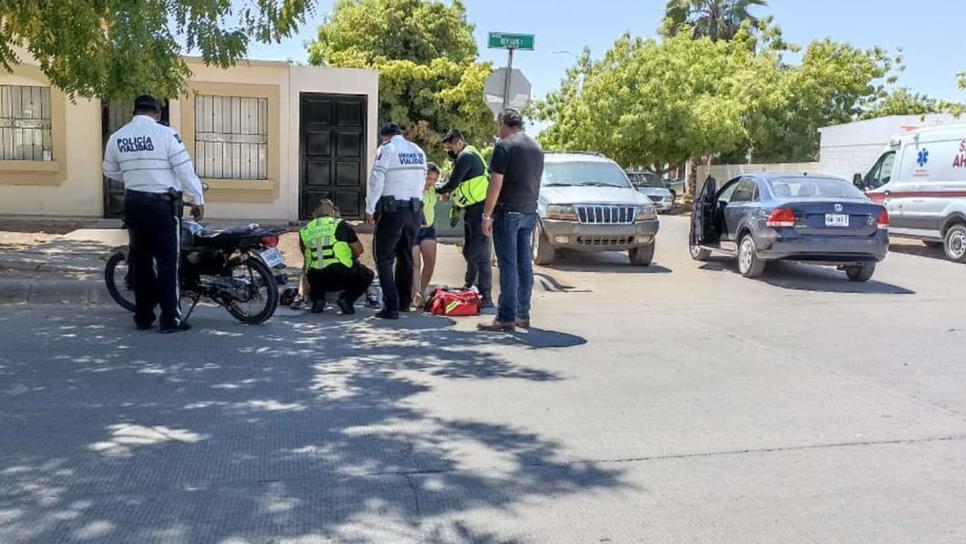 Embisten a pareja de motociclistas en Urbi del Rey