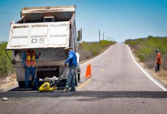 Ayuntamiento de El Fuerte realiza trabajos de revestimiento, bacheo y limpieza de caminos