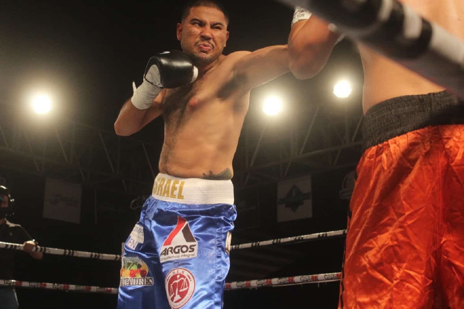 Israel Bernal sella su regreso al ring con una victoria