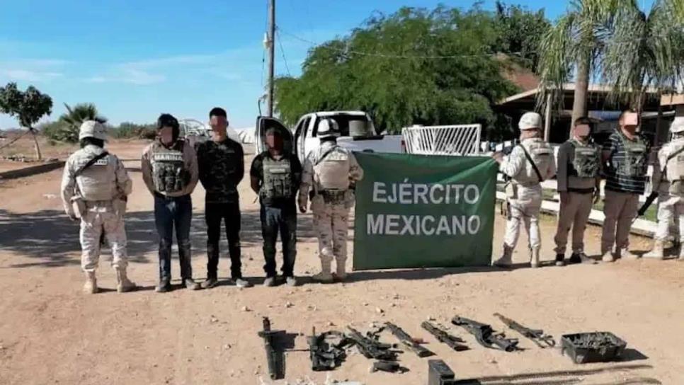 Detienen en Sonora a sinaloenses con arsenal droga y equipo táctico