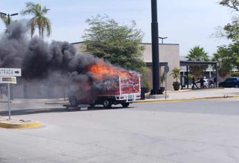 Se quema camioneta de conocida ferretería en la colonia San Rafael, en Culiacán