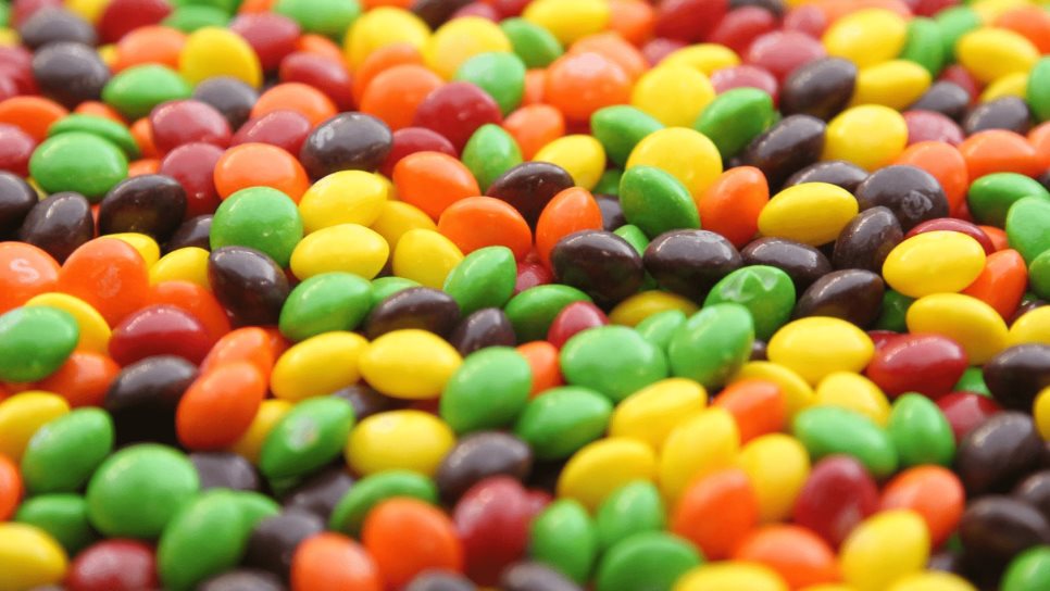 Cofepris alerta por posible contaminación de los dulces Skittles