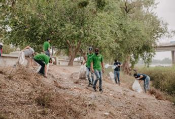 Realizan brigada de limpieza la ribera del río Sinaloa