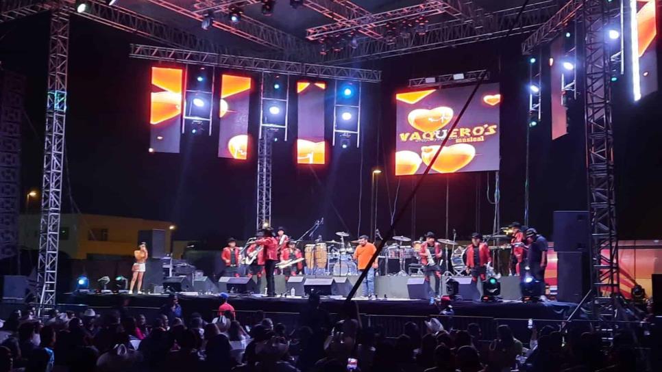 Vaqueros Musical y «El Coyote» ponen a cantar a mazatlecos en la Feria Ganadera 2022