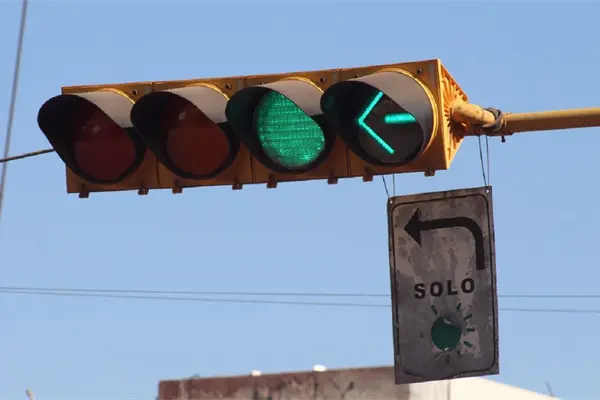 Llegarán 5 nuevos semáforos para Ahome Llegarán 5 nuevos semáforos para Ahome