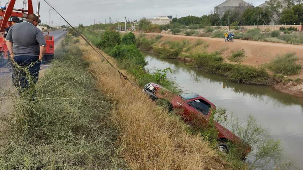 Hombre cae al canal Lateral 18 en Ahome y resulta ileso