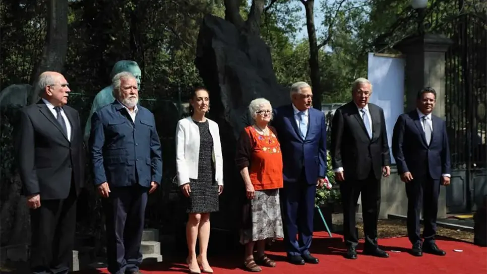 Rocha Moya asiste a homenaje póstumo a Arnoldo Martínez Verdugo