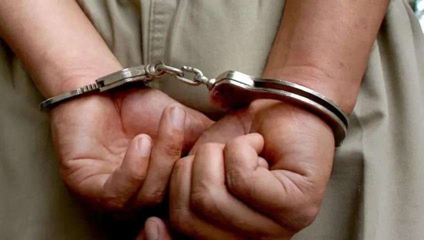 Policías municipales de Culiacán detienen a presunto ladrón en pleno acto