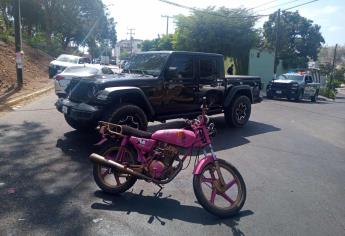 Camioneta de lujo arrolla a un policía municipal de Culiacán