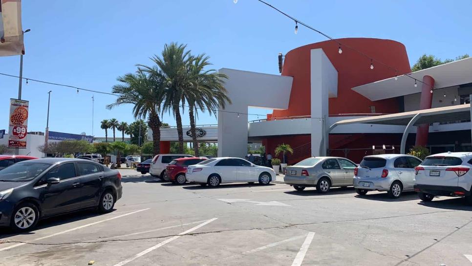 Asaltan farmacia y a mujer en una plaza de Los Mochis