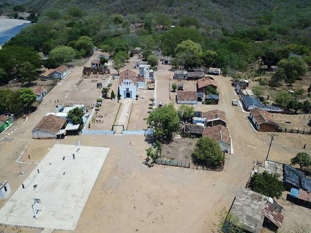 Sacaran pobladores de Santa María a sus difuntos antes que el poblado se inunde