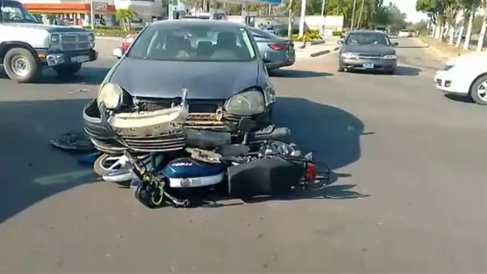 Motociclista termina lesionado tras sufrir accidente en Los Mochis