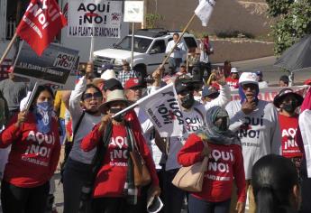 Protesta colectivo #AquíNo en Topolobampo en el Día de la Marina