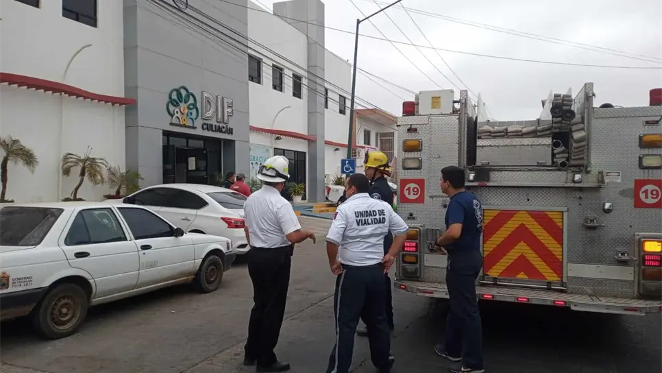Evacuan a personal del DIF de Culiacán tras reporte de incendio