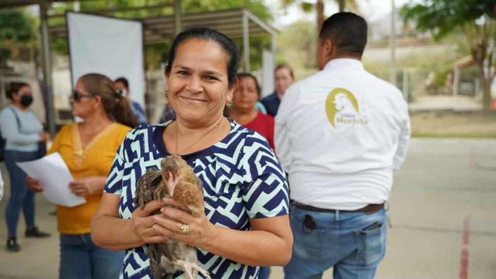 Mujeres de Badiraguato se convertirán en empresarias en la producción de aves