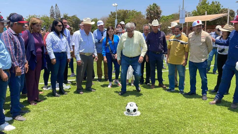 Rocha Moya inaugura cancha de futbol en Angostura