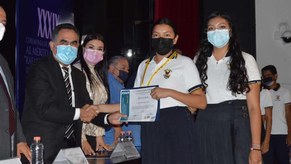 La UAS premia la excelencia de 143 estudiantes de bachillerato