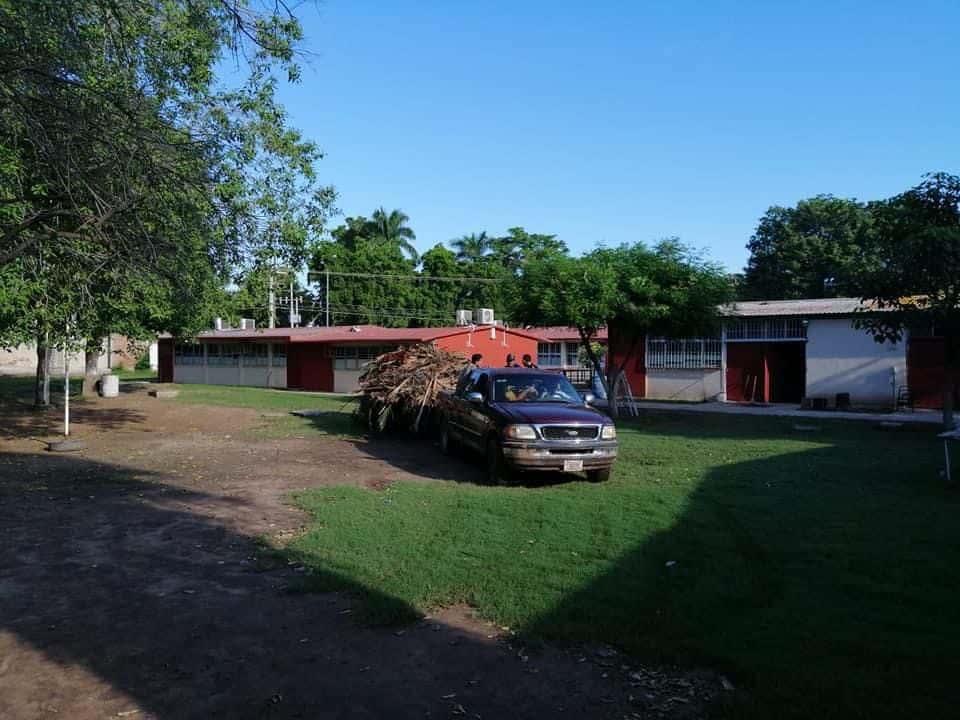 Regresan a 600 alumnos de secundaria de La Constancia porque no hay agua