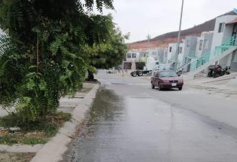 Reportan fuga de agua en Monte Verde; vecinos aseguran que tiene más de 3 meses