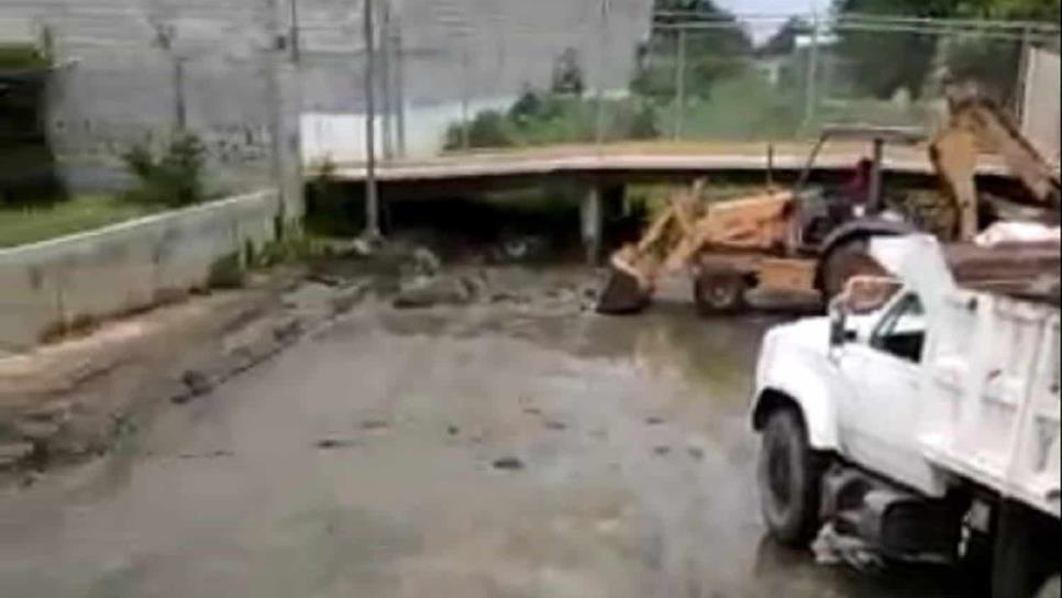 Bodega se apropia de calle, la cierra y ahora el agua no corre en Prado Bonito