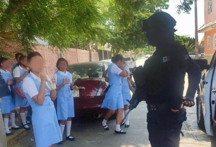 Advierten de riñas entre jóvenes de secundaria; Policía cerca la hora de la salida