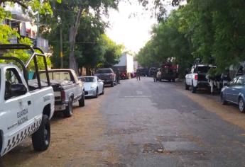 Sacan miles de litros de sustancias quimicas de un inmueble de la colonia Centro, en Culiacán