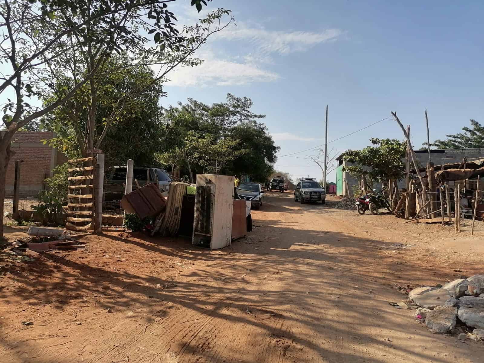 Desalojan a familias de la invasión Manuel de la Vega en Mazatlán