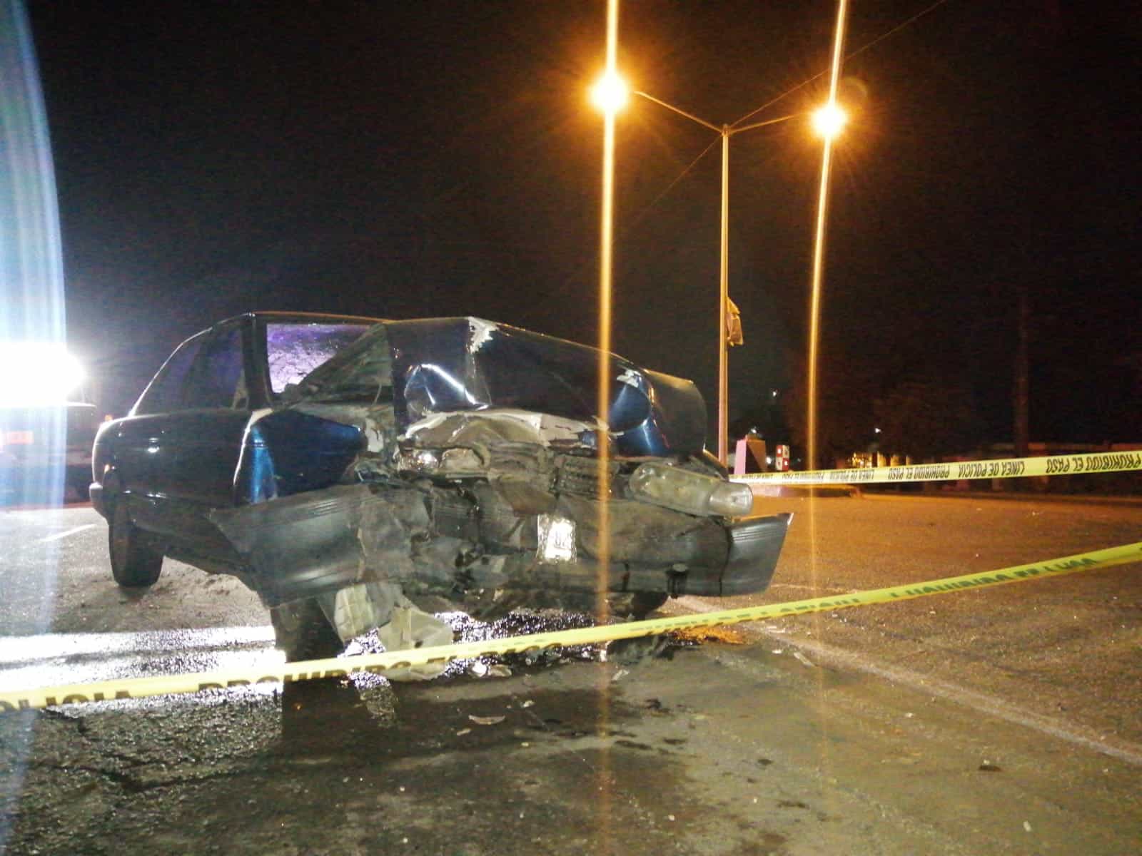 Conductor de Tsuru muere tras chocar contra torton en la Culiacán-Navolato
