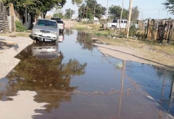 Invasores de terrenos de la STASE provocan gran fuga de agua al intentar conectarse ilegalmente