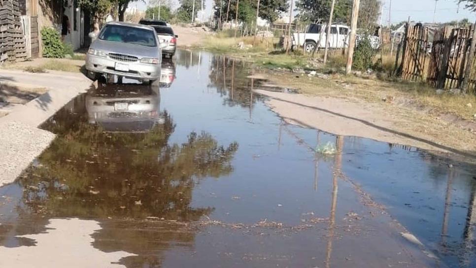 Invasores de terrenos de la STASE provocan gran fuga de agua al intentar conectarse ilegalmente