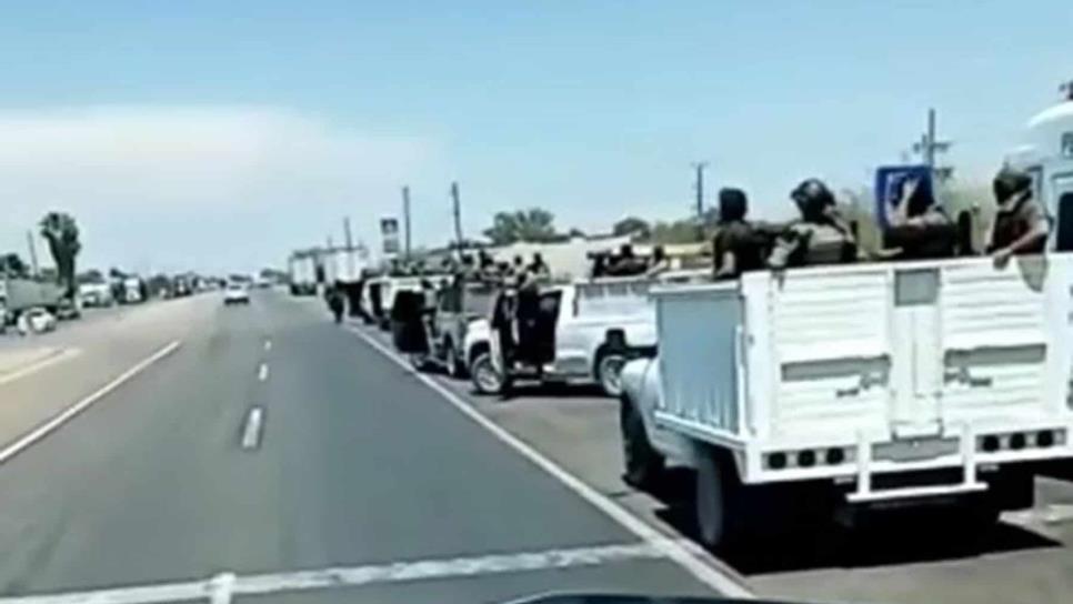 Videograban convoy de camionetas blindadas y civiles armados en Las Brisas, Guasave