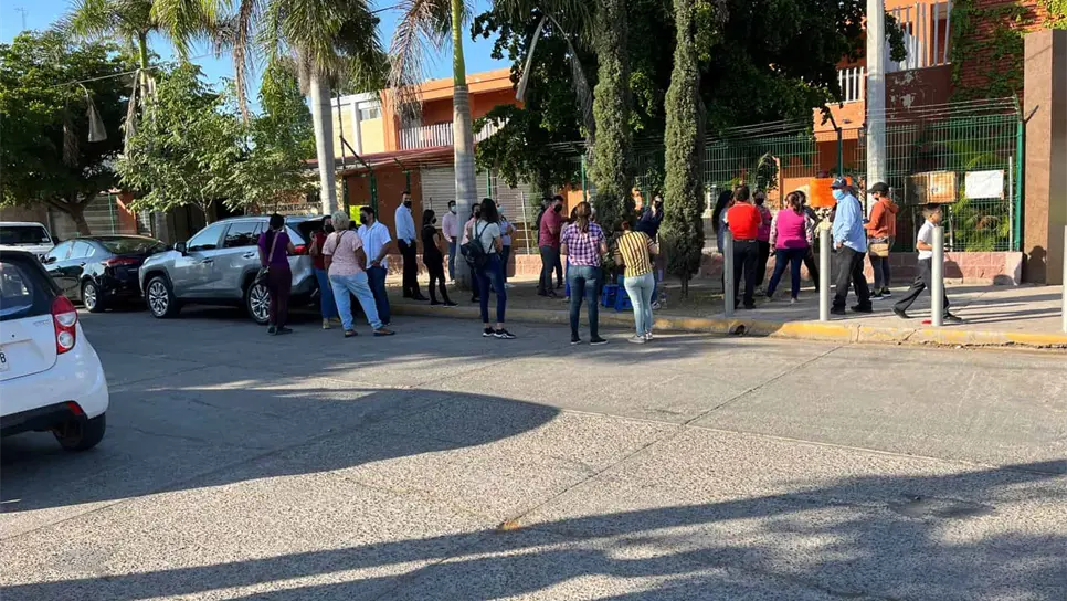 SEPyC no les cumple promesa; padres deciden bloquear la primaria Justo Sierra