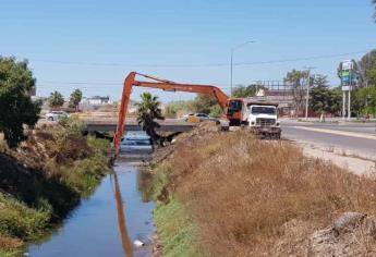 Persiste la descarga de basura en drenes y canales de Los Mochis