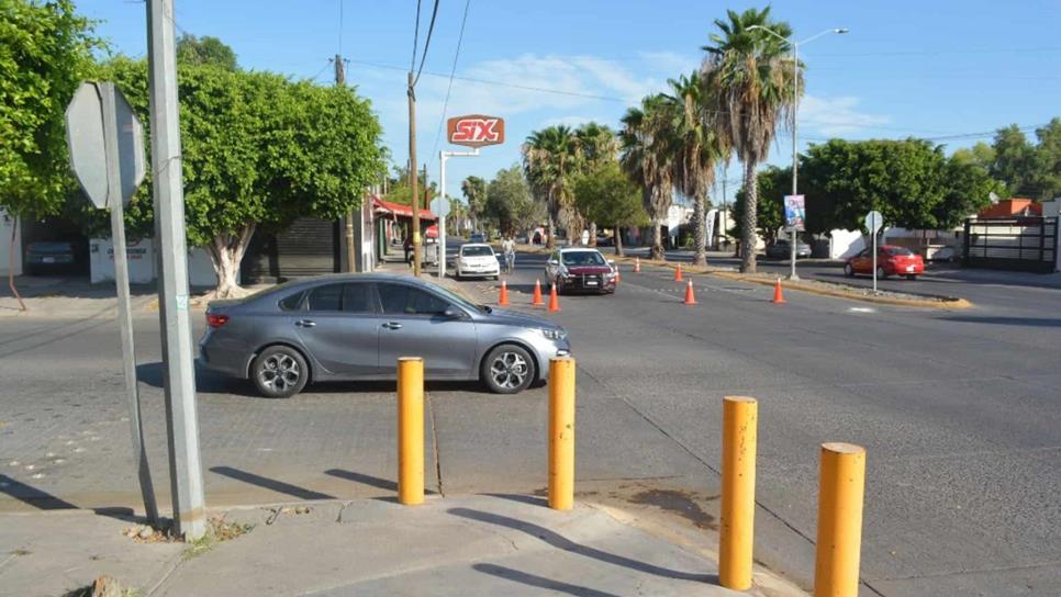 Colocan altos de cortesía en bulevar Pedro Anaya y Leyva