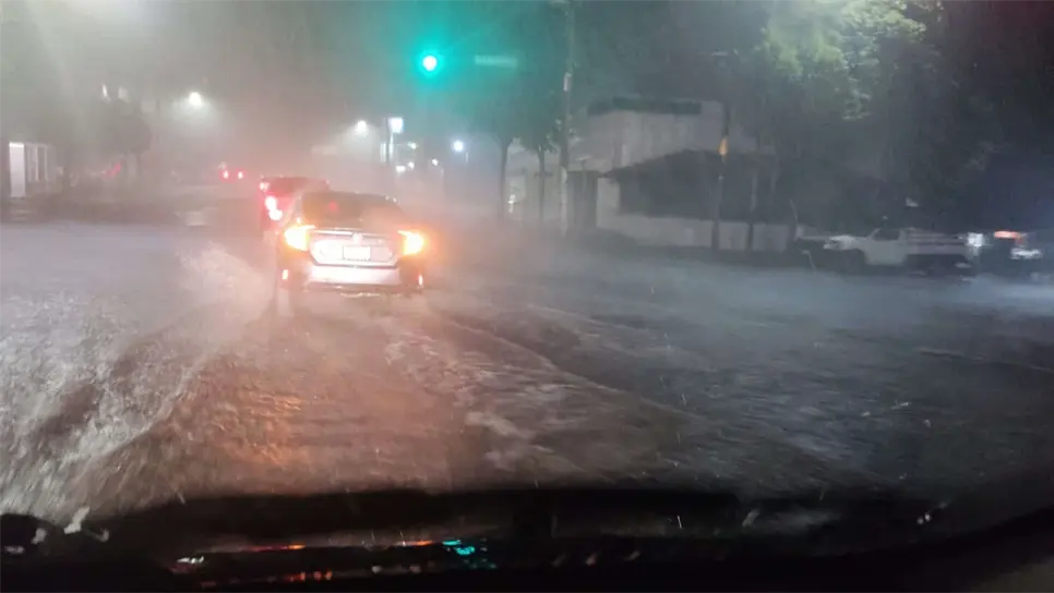 Anoche se registró una fuerte precipitación en la capital del estado. FOTO: Luz Noticias.