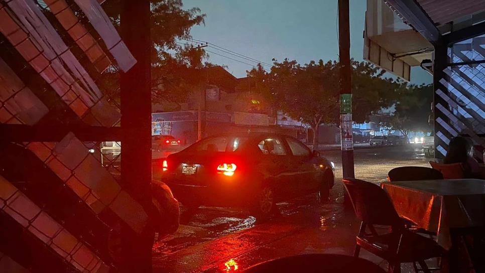 Llueve en gran parte de Culiacán; se va la luz en diferentes sectores