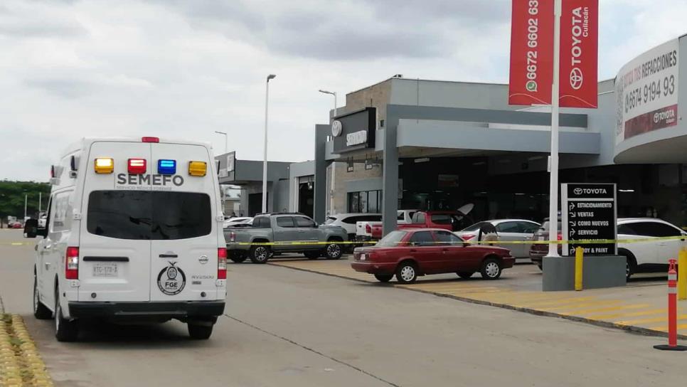 Matan a balazos a empleado de agencia de autos en Culiacán