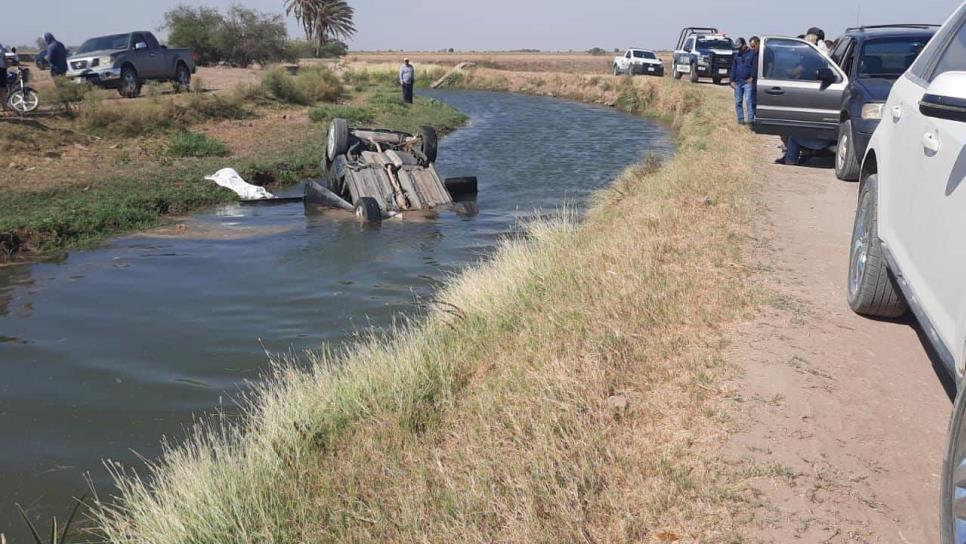 Mueren dos primos, uno menor de edad, tras volcar y caer al canalón en Estación Naranjo