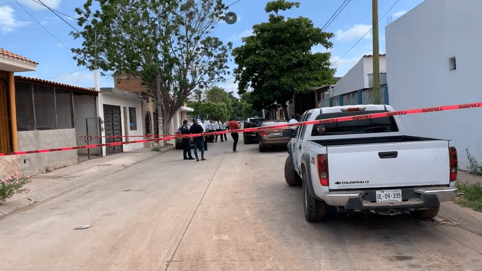 Asesinan a hombre a golpes y lo abandonan en camioneta, en Los Mochis