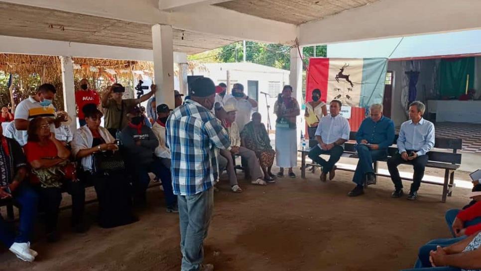 Se reúne gobernador Rubén Rocha con familias indígenas de Ohuira