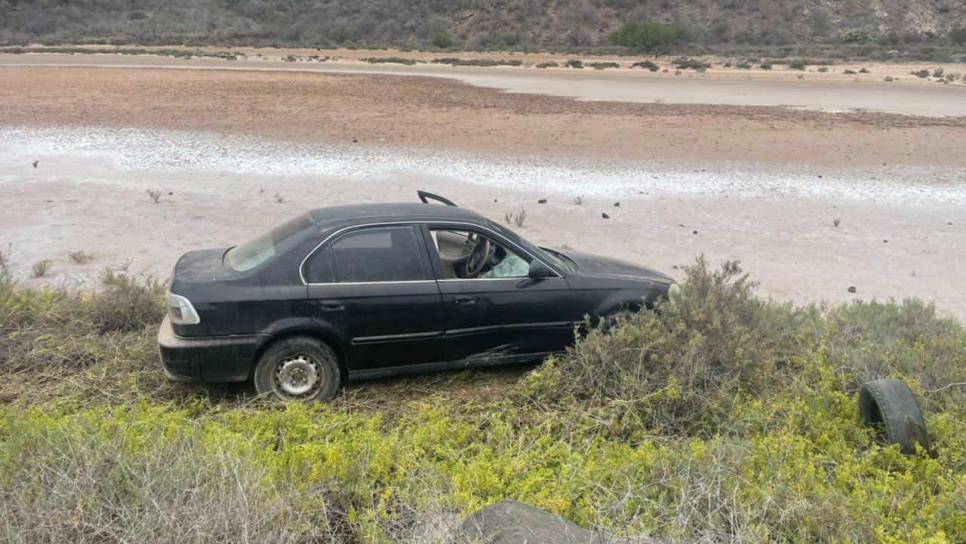 Pareja resulta ilesa tras salirse del camino en carretera hacia El Maviri