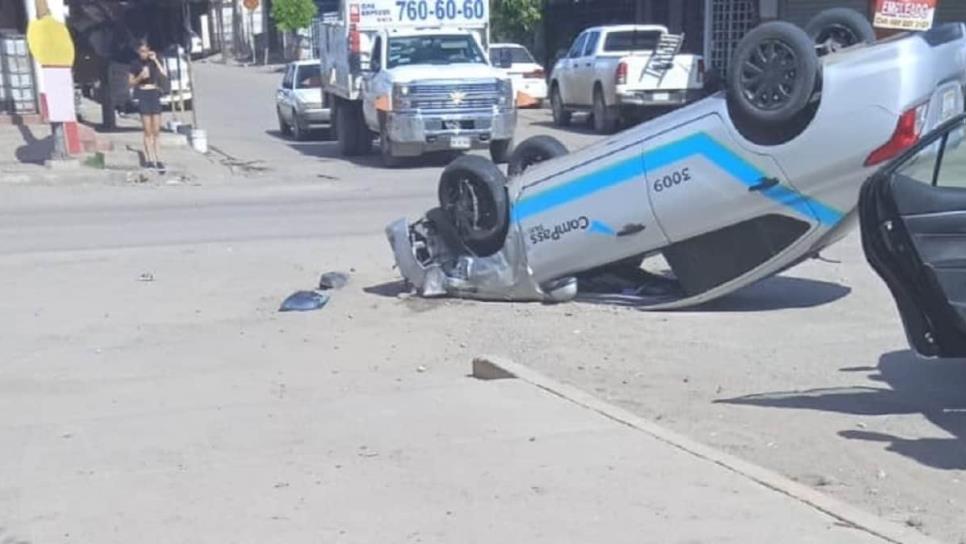 Taxista y 5 trabajadores de Salud quedan heridos tras choque