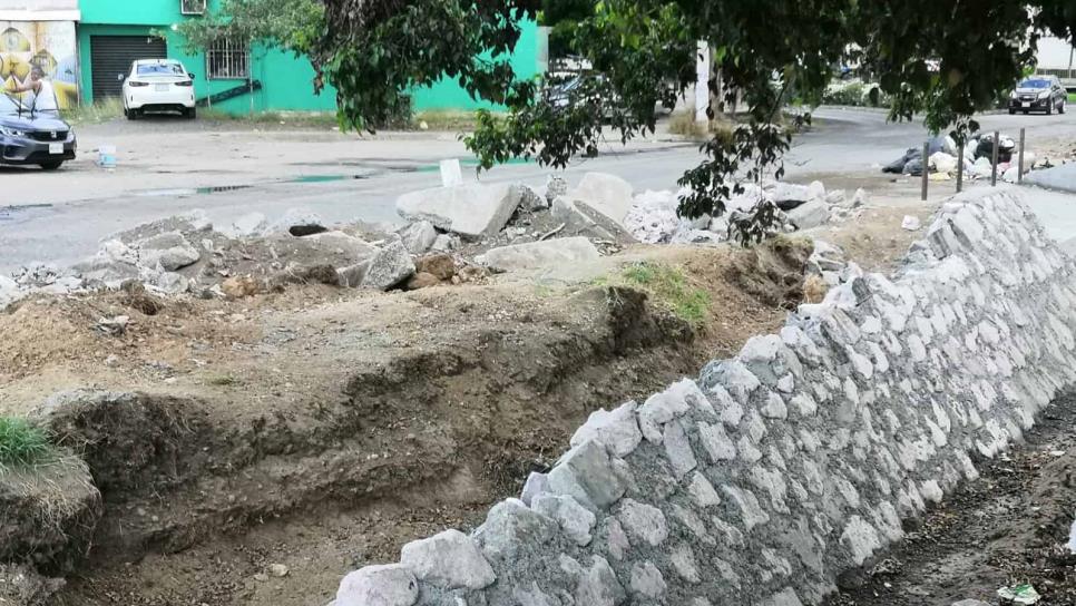 Previo a lluvias, denuncian que canal pluvial en el Alarcón está a medias