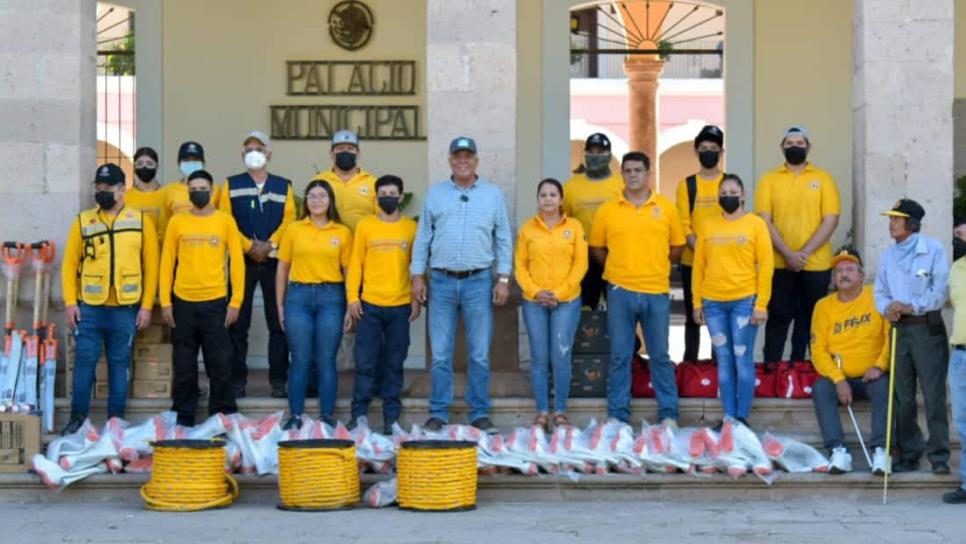 Gobierno de El Fuerte entrega equipo a apoyos a Protección Civil