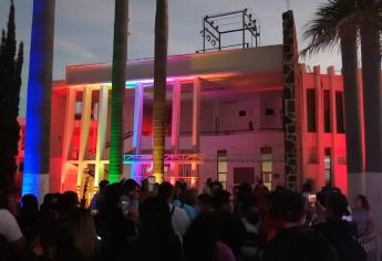 Palacio Municipal de Ahome luce multicolor en apoyo a la comunidad LGBTQ+