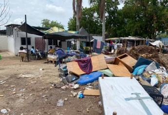 En casas de campaña y bajo la lluvia viven refugiados del Buen Samaritano