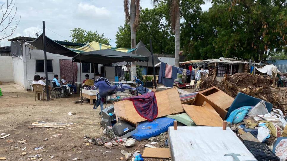 En casas de campaña y bajo la lluvia viven refugiados del Buen Samaritano