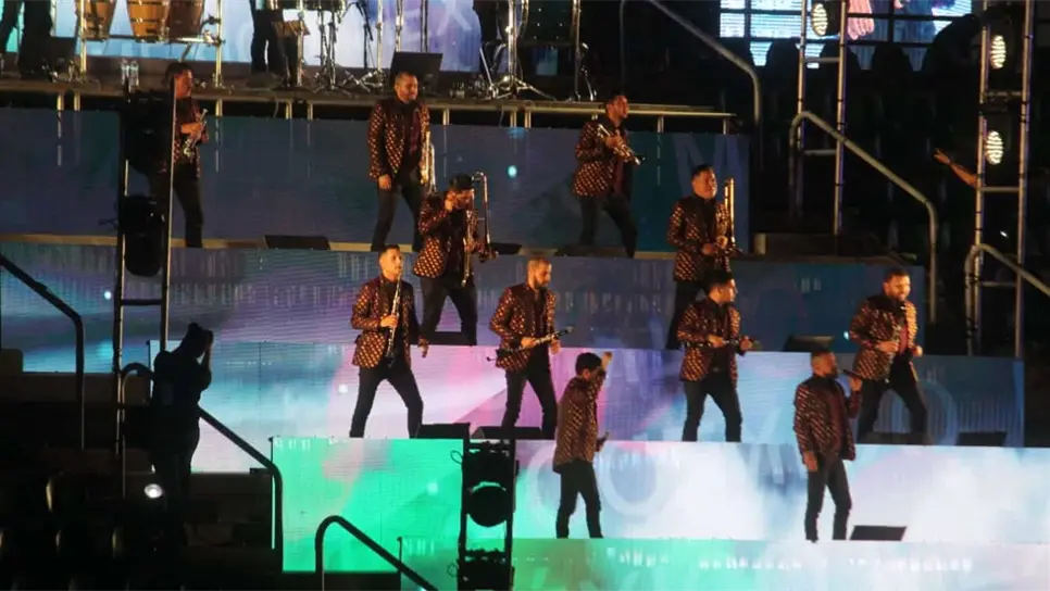 Banda El Recodo en el Estadio Kraken de Mazatlán. FOTO: Martín Ruiz.